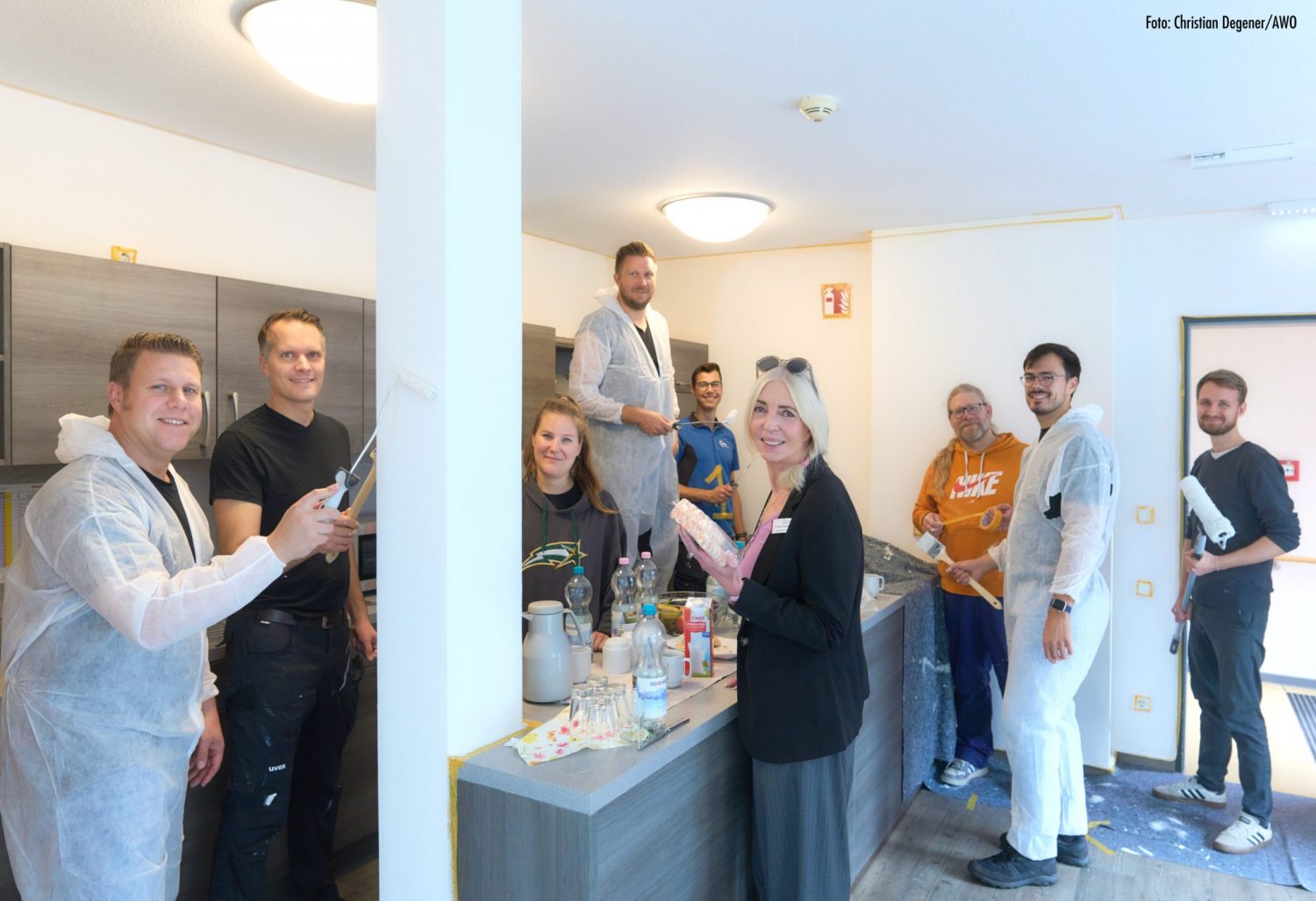 Hatten Spaß bei der Arbeit: Das Team von GREAN - und Einrichtungsleiterin Christina Brandes (4. von rechts) freute sich über die Unterstützung.